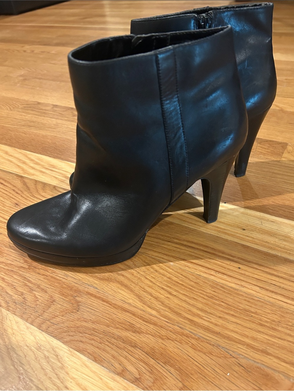 Nine West Black Leather Ankle Boot w/ High Heel and platform front for comfort